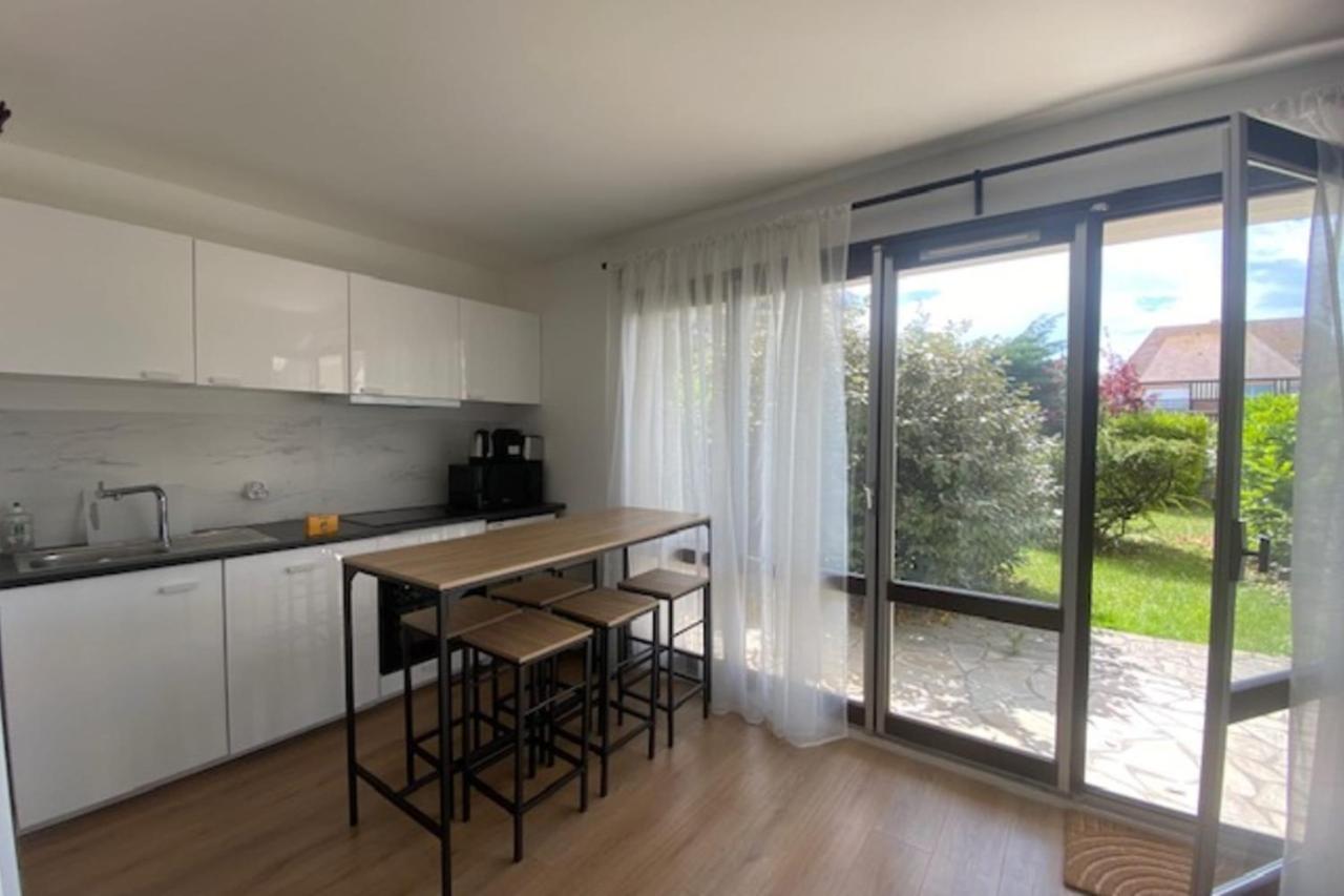 Beautiful Flat For 4 Very Closed To The Beach Cabourg Luaran gambar